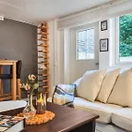Awesome Apartment In Goeteborg With Wifi